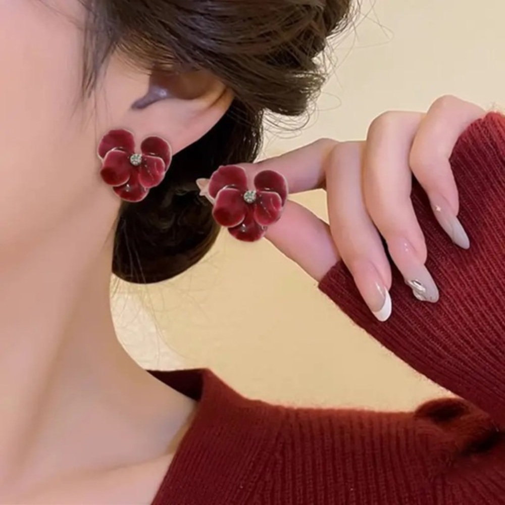 Vintage Inspired Red Enamel Flower Stud Earrings NWT